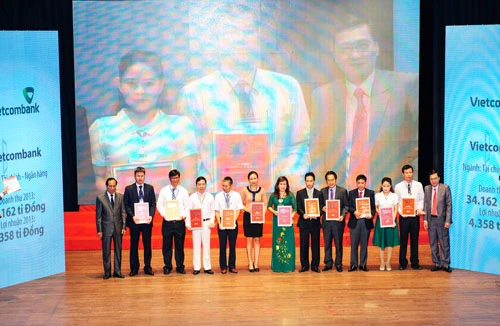 Vietcombank tiếp tục lọt vào Top 50 Doanh nghiệp kinh doanh hiệu quả nhất