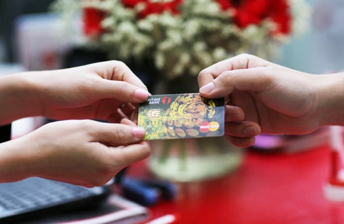 Khoảng 2 triệu thẻ tín dụng đang lưu hành tại Việt Nam