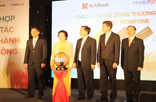SeaBank và MobiFone ra mắt thẻ đồng thương hiệu