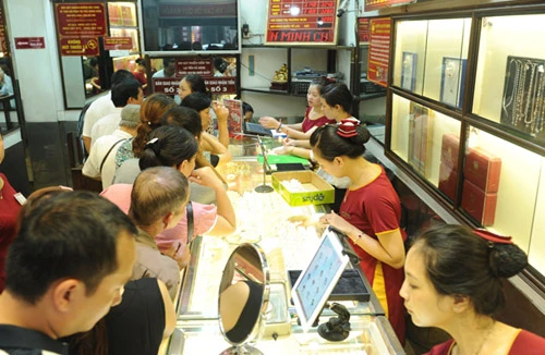 Khách mua vàng vẫn chiếm ưu thế