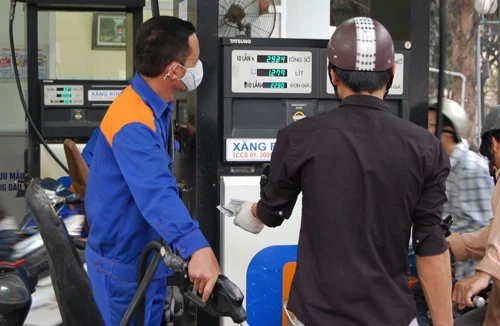 Giá xăng bất ngờ tăng 330 đồng, lên mức 25.230 đồng/lít