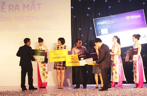 MobiFone và TPBank ra mắt thẻ đồng thương hiệu