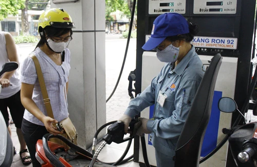 Tăng mức sử dụng quỹ bình ổn để giữ xăng, dầu