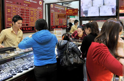 Giá vàng giảm mạnh