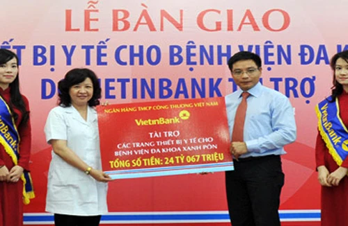 VietinBank bàn giao trang thiết bị y tế cho Bệnh viện Xanh Pôn