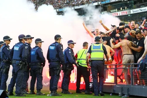 Nghiêm khắc xử lý các hành vi quá khích của cổ động viên 