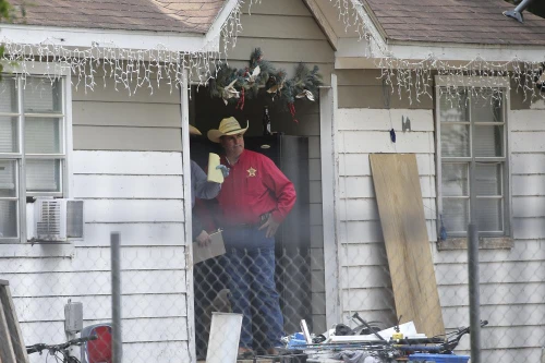 Vác súng sang bắn 5 người nhà hàng xóm vì bị “góp ý” 