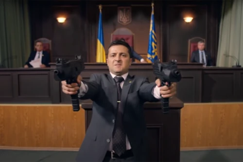 Tổng thống Ukraine Zelensky giải thích lý do mang theo súng