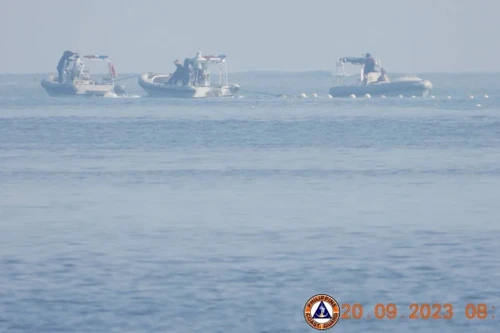 Philippines tố Trung Quốc lập 'hàng rào nổi' ở Biển Đông