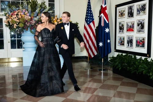 Mật vụ bảo vệ cháu gái Tổng thống Mỹ Joe Biden nổ súng thị uy ở Washington