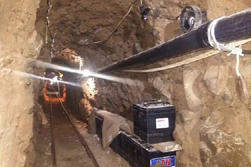 Phát hiện đường hầm bí mật chứa 10 tấn cần sa trên biên giới Mexico - Mỹ