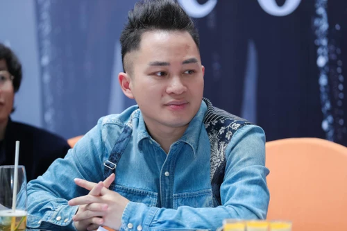 Tùng Dương: “Không phải cứ thấy gì đang hot là lao vào” 