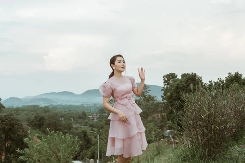 Ngọc Anh ra MV đặc biệt về tình mẫu tử, tiết lộ về "tổ ấm" với Tô Minh Đức