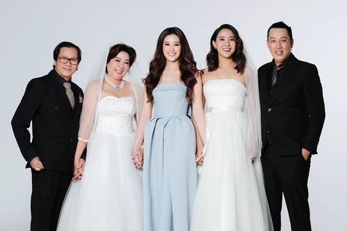 Hoa hậu Khánh Vân khoe khoảnh khắc hiếm hoi chụp cùng cả gia đình