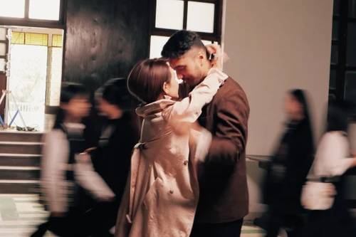 Uyên Linh gây “sốt” với MV mới kết hợp cùng "hoàng tử tình ca" Vũ