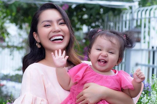 Ngọc Anh đưa con gái nhỏ 1 tuổi vào MV ca nhạc mới