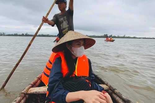 Nỗi ám ảnh của Thủy Tiên khi xông vào “tâm” lũ 