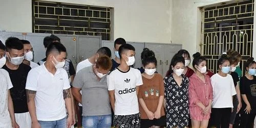 Phát hiện 17 đối tượng dương tính với ma túy trong quán karaoke