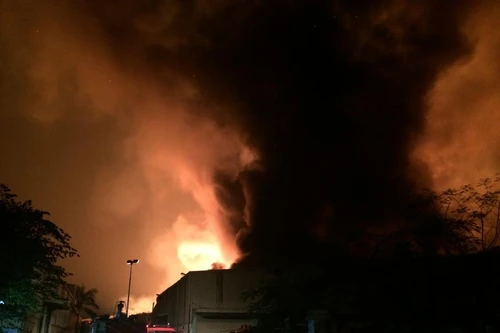 Điều tra vụ cháy nhà xưởng rộng 1000m2 ở huyện Mê Linh 