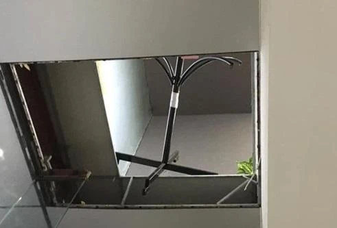 Hà Nội: Điều tra vụ thủng trần khiến đôi nam nữ... rơi tự do từ tầng 2