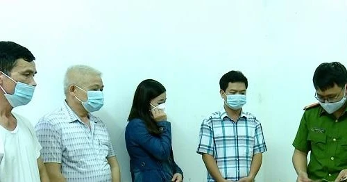 Khám nhà chủ 'sới' bạc, thu giữ xương và cao hổ