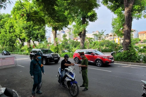 Quận Đống Đa xử phạt 1.212 trường hợp vi phạm quy định phòng chống dịch