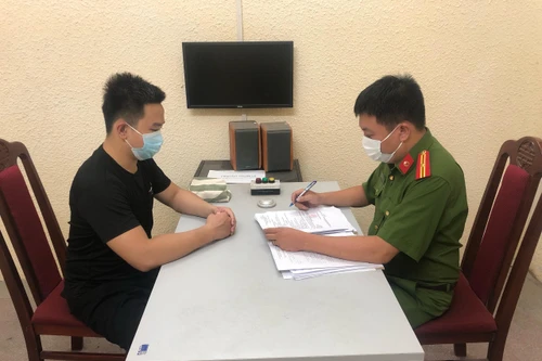 Mang dao thớt dọa 'chặt ngón tay' để ép viết giấy nợ 50 triệu đồng