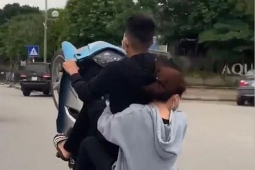 Xử phạt nam thanh niên chở bạn gái bốc đầu xe máy rồi khoe clip lên mạng xã hội