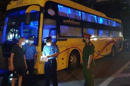 Xử lý triệt để lỗi của xe giường nằm đón 10 người định "thông chốt" về Nghệ An