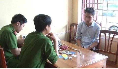 Bắt đối tượng cướp giật túi xách của phụ nữ lúc sẩm tối