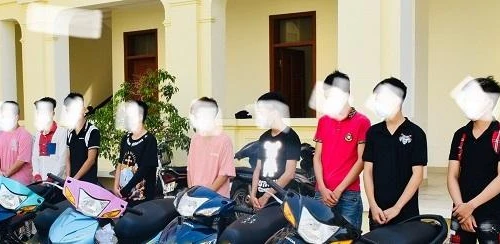 Triệu tập nhóm 'quái xế' tụ tập lạng lách đánh võng gây náo loạn đường phố