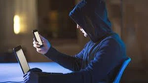 Tự xưng công an, hứa xin được đặc xá tha tù để lừa tiền