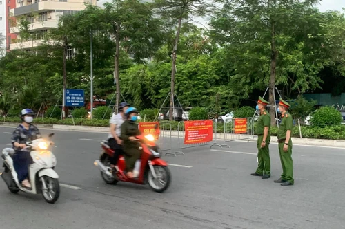 Quận Đống Đa: Triển khai 64 chốt, khép kín địa bàn, xử lý trường hợp ra ngoài không thiết yếu 