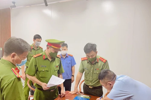 Bắt giữ 2 chuyên gia Trung Quốc buôn lậu máy móc, thiết bị