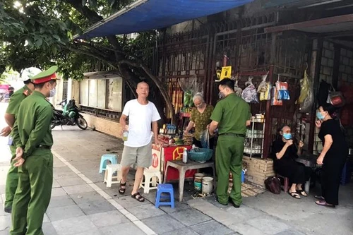Công an quận Hà Đông xử phạt 19 trường hợp không đeo khẩu trang nơi công cộng