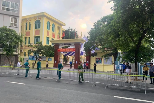 [Ảnh] An ninh thắt chặt tại các điểm thi THPT quốc gia