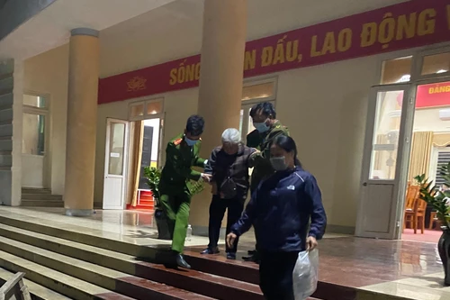 Đi từng ngõ, gõ từng nhà vận động nhân dân làm căn cước công dân gắn chip 