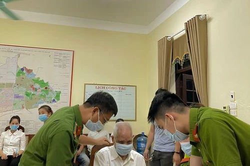 Yêu cầu cán bộ, chiến sỹ chấn chỉnh việc chấp hành điều lệnh, tư thế, tác phong, tinh thần trách nhiệm, thái độ phục vụ nhân dân 