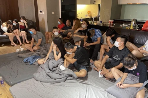 17 nam nữ thanh niên tụ tập ‘bay lắc' trong khu đô thị