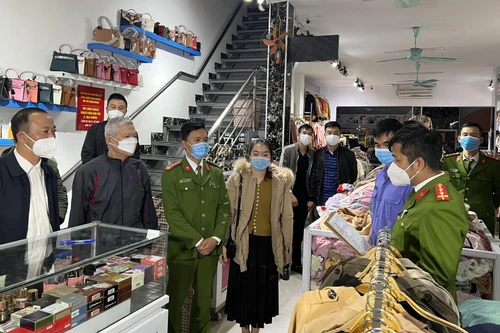 Khởi tố vợ chồng chủ cửa hàng quần áo Mai Hường ở Thanh Hóa