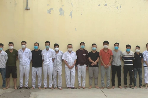 Bắt quả tang 15 công nhân đánh bạc trong ca đêm