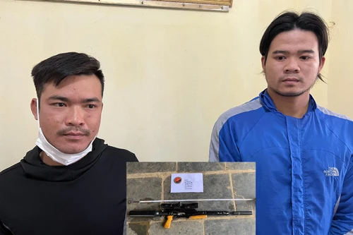 Bị nhắc nhở vì đi xe "đánh võng", hai đối tượng nã đạn hoa cải vào người dân