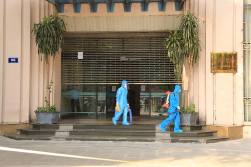 [Ảnh] Cận cảnh phong tỏa trụ sở Bộ Công Thương 25 Ngô Quyền