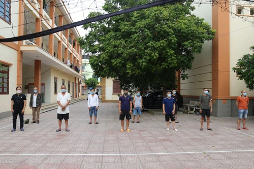 Bắt quả tang 11 đối tượng tụ tập đánh bạc