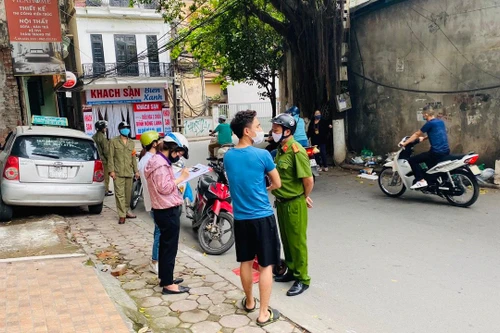 Hà Nội: Phạt trên 3 tỷ đồng đối với hơn 3.000 trường hợp không đeo khẩu trang nơi công cộng 