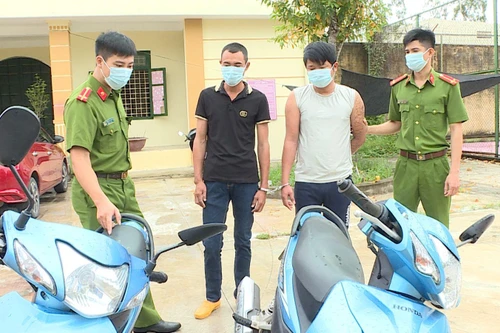 Cặp đôi 8X liều lĩnh cướp xe máy giữa ban ngày