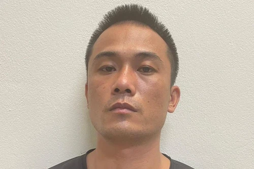 Kiểm tra gã trai ngồi trong "xế hộp", phát hiện gần 1.400 viên ma túy