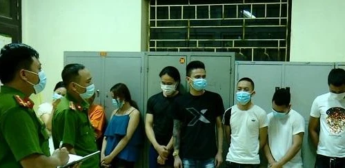 Bắt quả tang quán karaoke cho khách vào hát "chui" và sử dụng ma túy