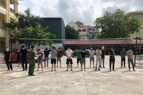 Đột kích quán karaoke, phát hiện 38 nam nữ tụ tập 