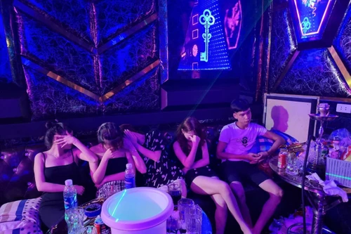 Thông tin tiếp vụ 33 nam nữ tụ tập 'bay lắc' trong quán hát chui